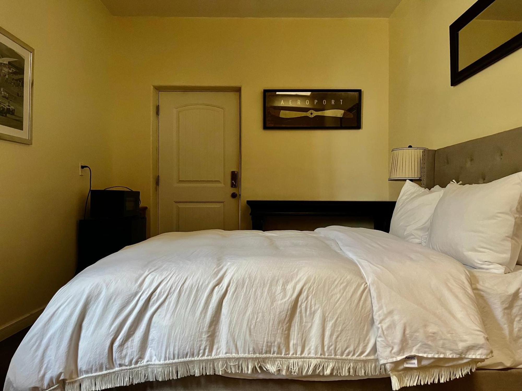 Beverly Hills Spanish Los Angeles Room photo