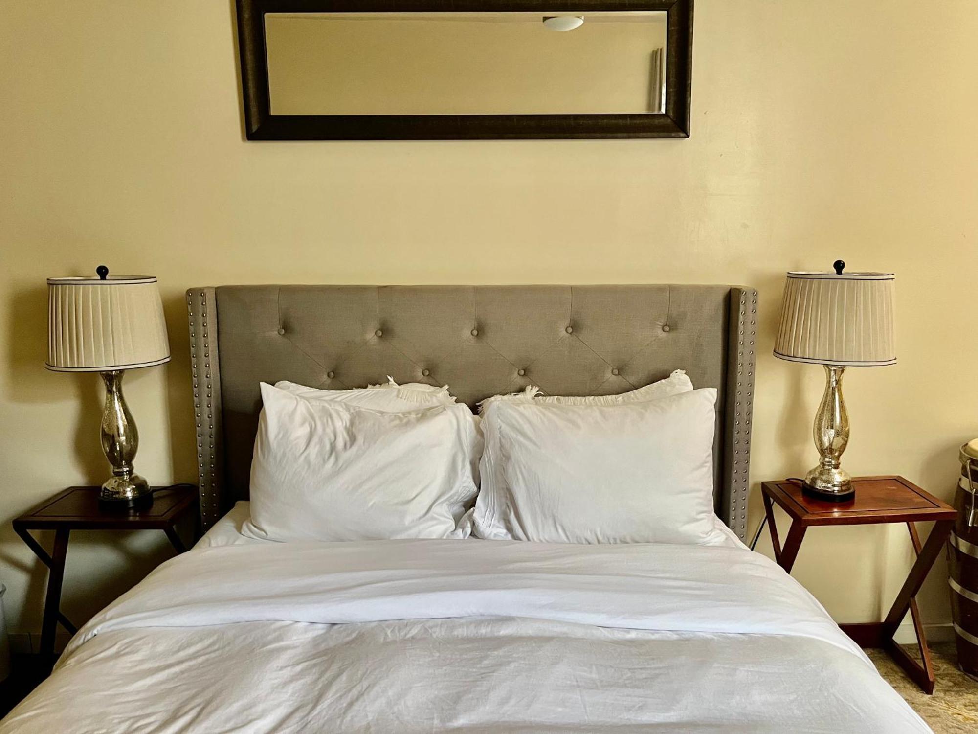 Beverly Hills Spanish Los Angeles Room photo