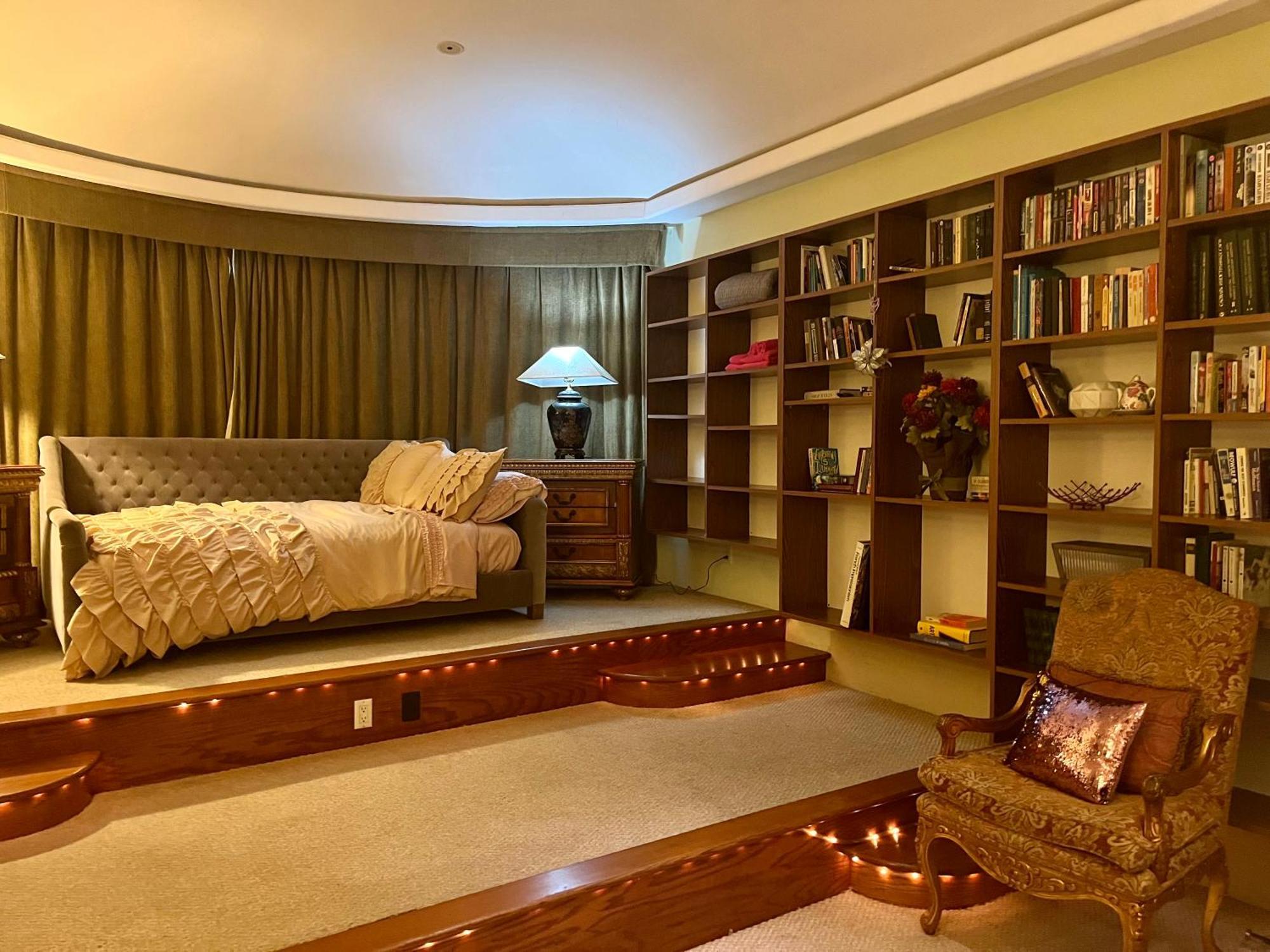 Beverly Hills Spanish Los Angeles Room photo