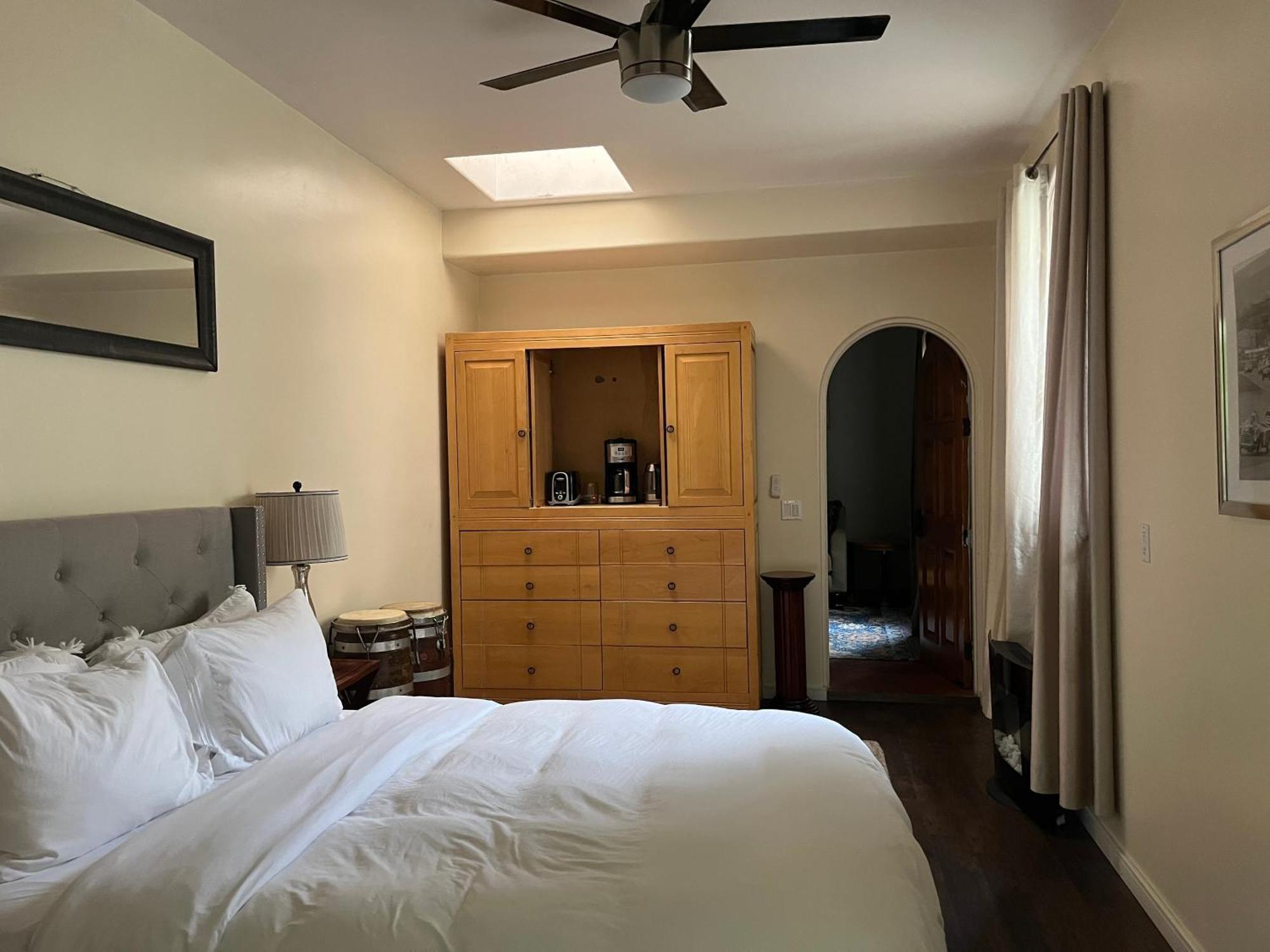 Beverly Hills Spanish Los Angeles Room photo