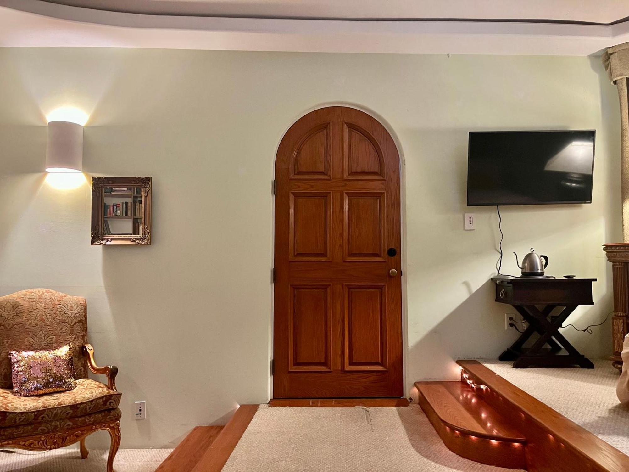 Beverly Hills Spanish Los Angeles Room photo