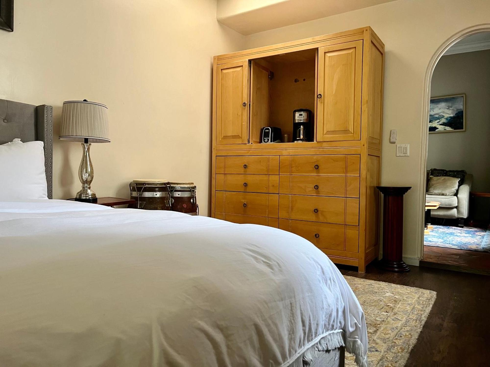 Beverly Hills Spanish Los Angeles Room photo