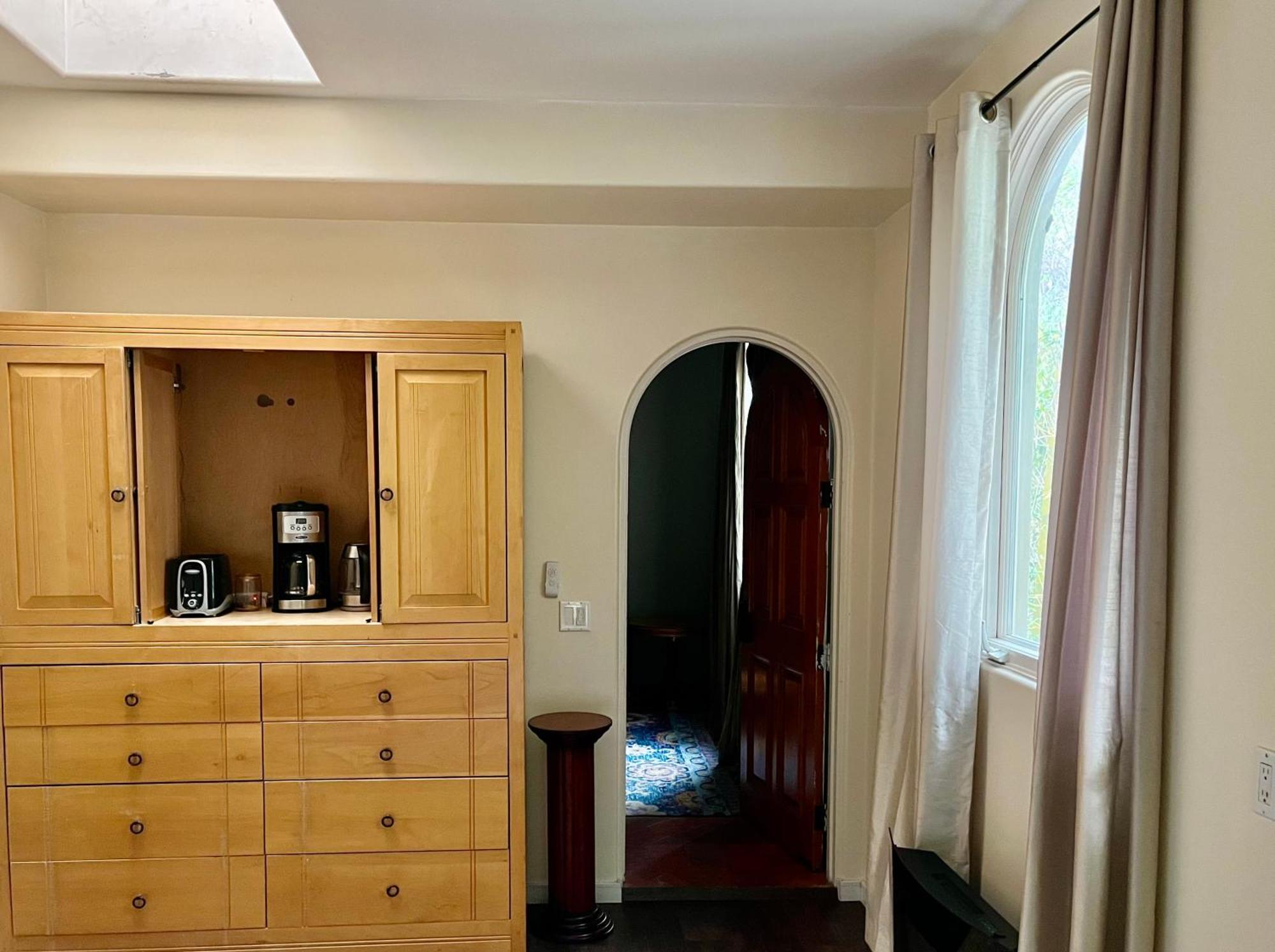 Beverly Hills Spanish Los Angeles Room photo