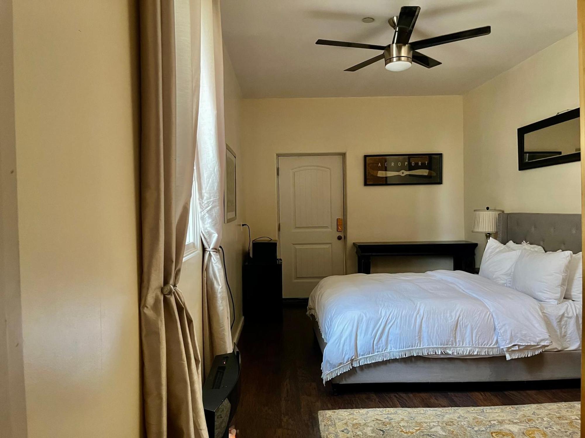 Beverly Hills Spanish Los Angeles Room photo