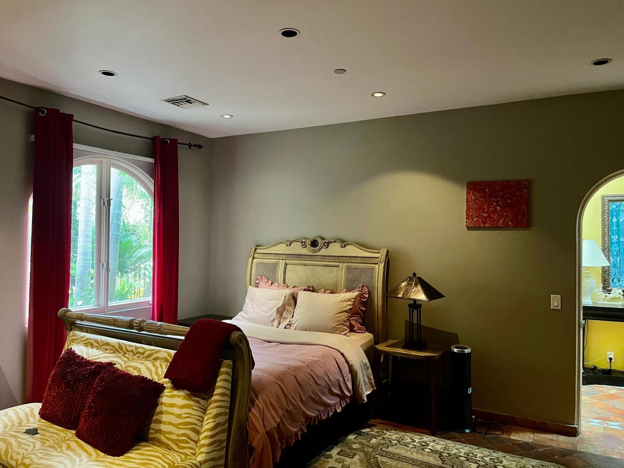 Beverly Hills Spanish Los Angeles Room photo