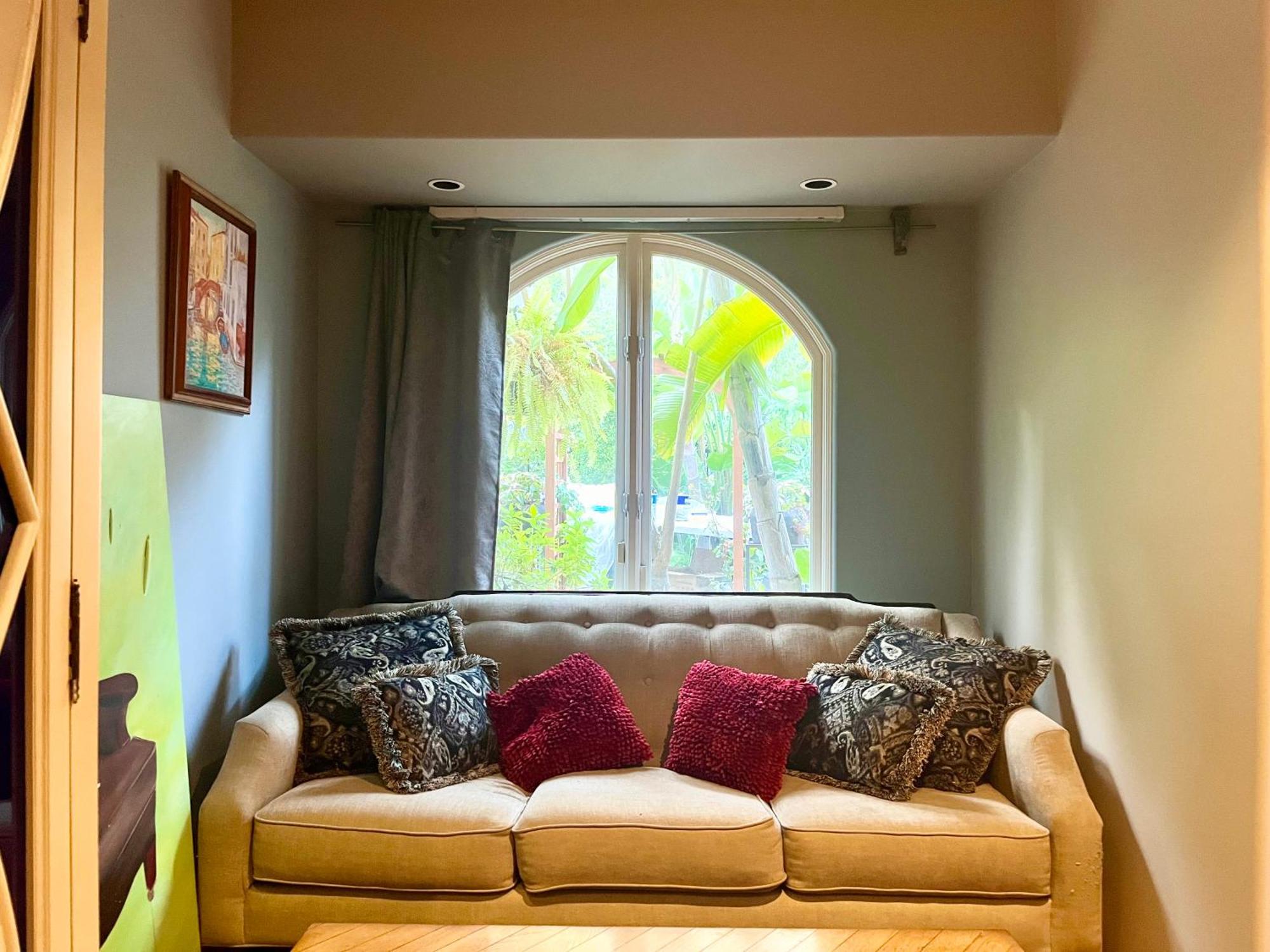 Beverly Hills Spanish Los Angeles Room photo