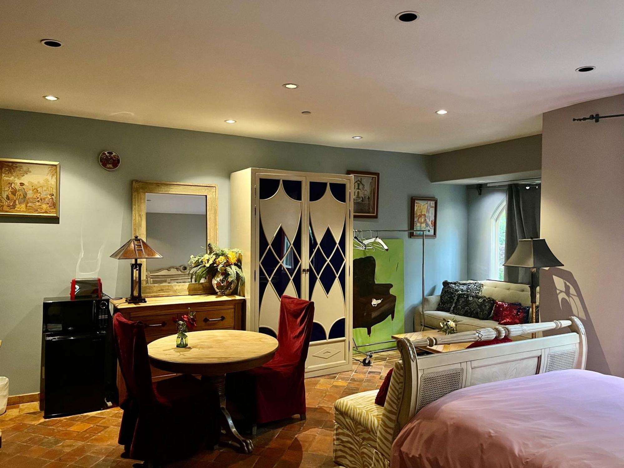 Beverly Hills Spanish Los Angeles Room photo
